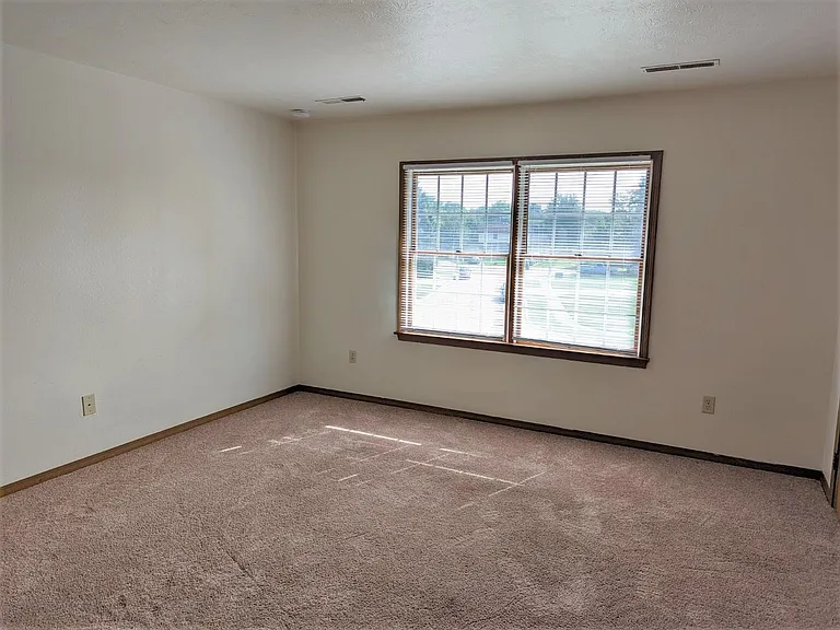 1816 Tiffany Ct — Photo 3