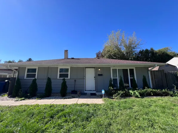 2335 Arrow St, Carpentersville, IL 60110