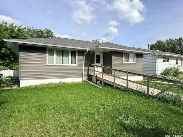 271 14th AVENUE NE, Swift Current, SK S9H 2W8