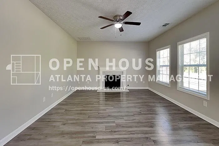 4 bed, 2.5 bath, 2111 sqft, $2,285 — Photo 4
