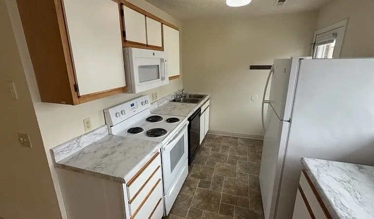 105 Wilson Ave #105C — Photo 2