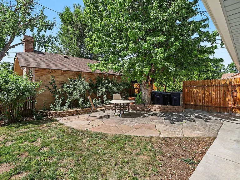 2123 S Franklin St — Photo 20
