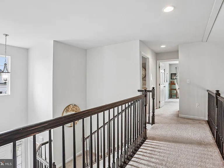 427 Green Meadow Dr — Photo 33