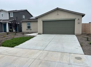 490 Cromley St, Tulare, CA 93274