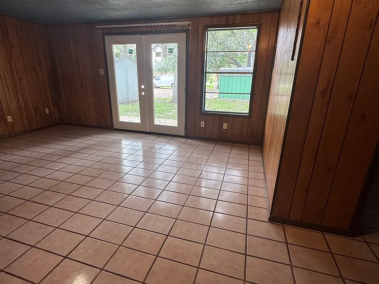 809 Loma St — Photo 14