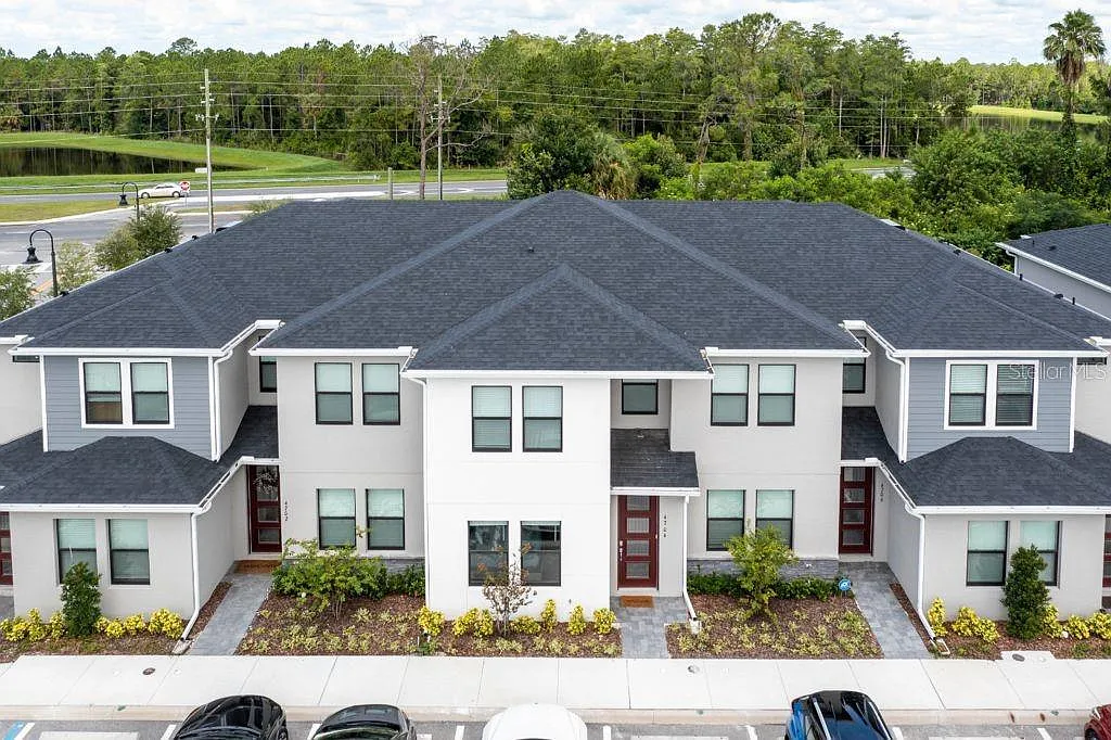 4 bed, 3.5 bath, 1721 sqft, $2,500 — Photo 2