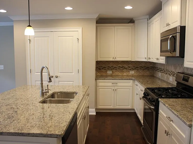 2436 Snowshill Ln — Photo 7