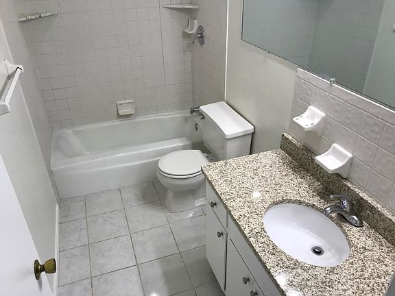 4th image of 770 E 61st St APT 3