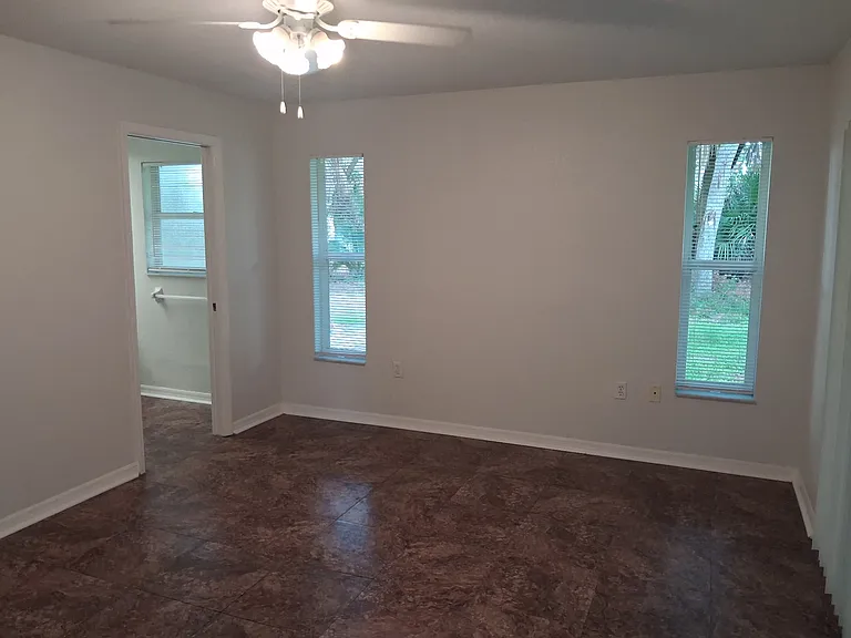 2420 Dumont Ln — Photo 10