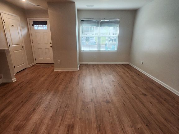 4th image of 525 Hampton Townes Dr