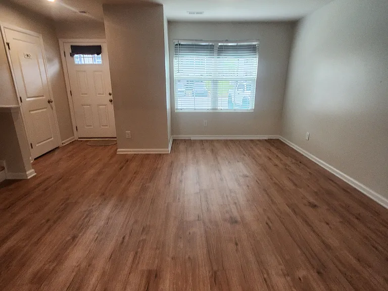 525 Hampton Townes Dr — Photo 4