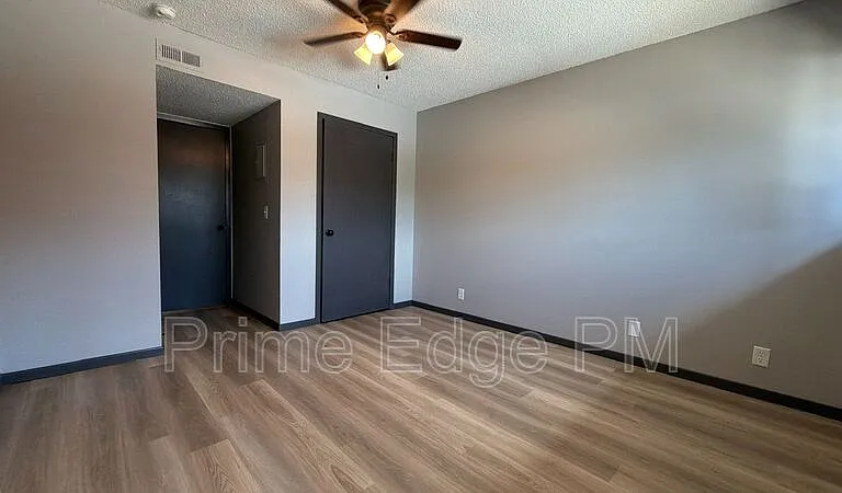 1121 N 28th St #6 — Photo 20