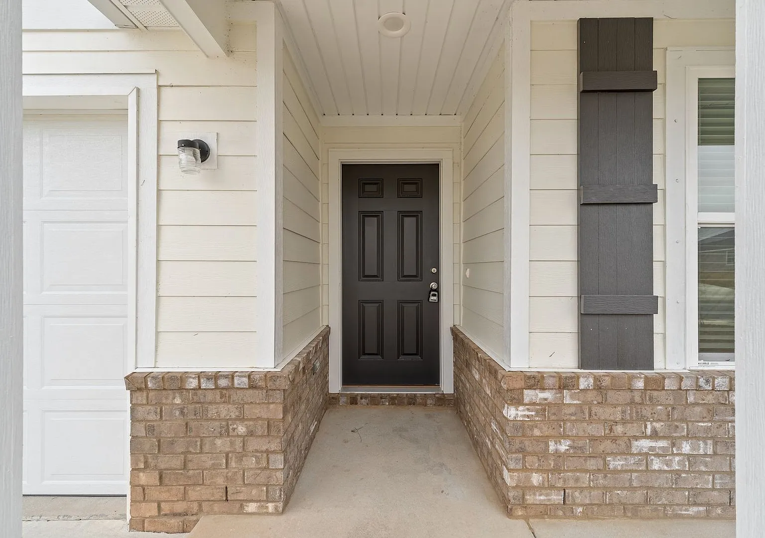 664 Whispering Creek Ave — Photo 2