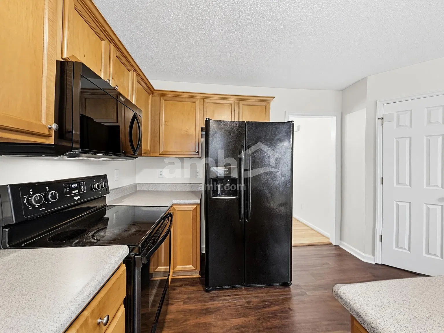 3 bed, 2.5 bath, 1376 sqft, $1,845 — Photo 3