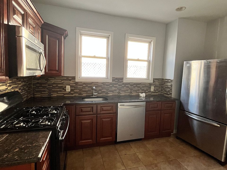 2nd image of 124 Warner Ave #3