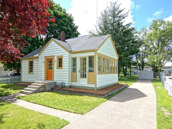 1460 Territorial Rd, Benton Harbor, MI 49022