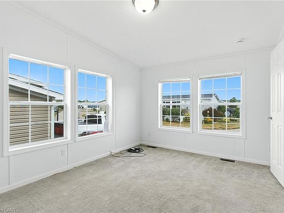 5th image of 45 Riverbend Cres