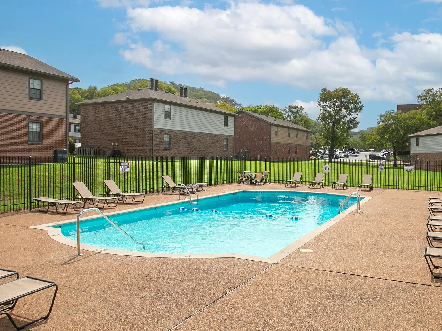 1 bed, 800 sqft, $1,600 — Photo 2