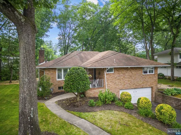22-20 Radburn Rd, Fair Lawn, NJ 07410