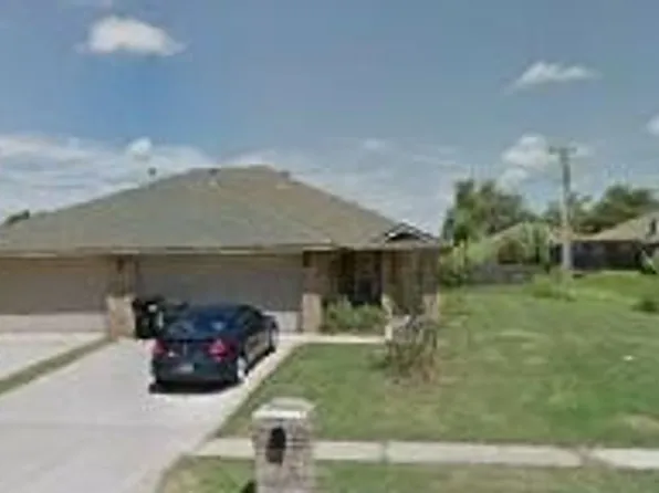 Moore Single Story Duplex, 113 NE 23rd St #133B, Oklahoma City, OK 73160