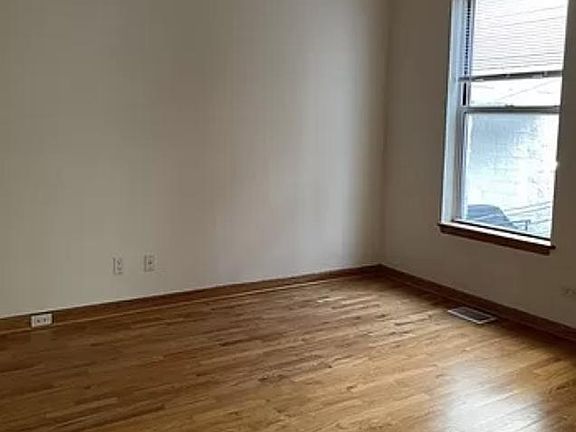 5th image of 906 N Winchester Ave