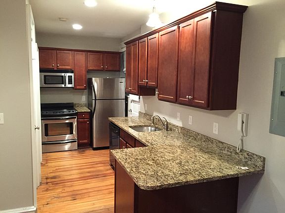 4th image of 2710 Stuart Ave Unit 4