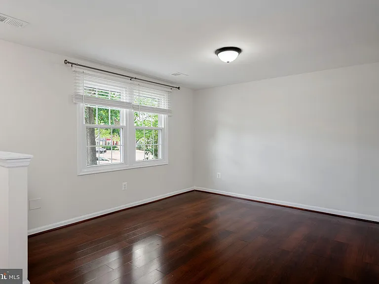 6324 Lightburn Ct — Photo 4