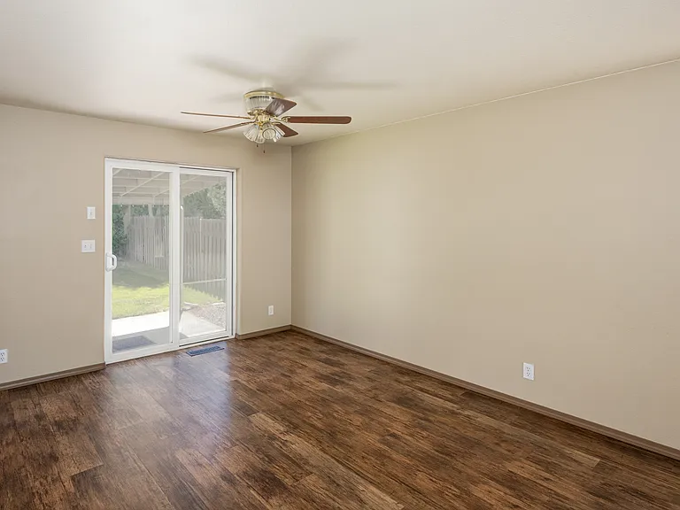 748 NE Mason Rd — Photo 8