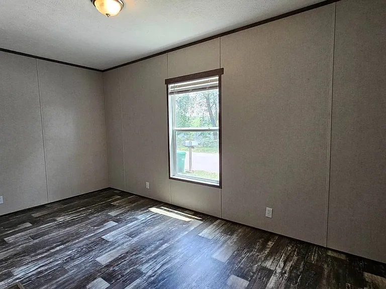 5434 S Kansas Ave — Photo 10