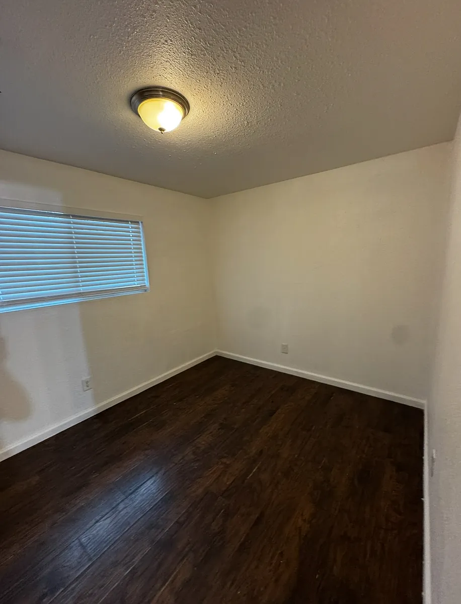 Building Photo - 1233 E Weber Ave