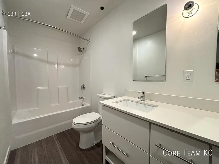 1180 E 30th St #307 — Photo 11