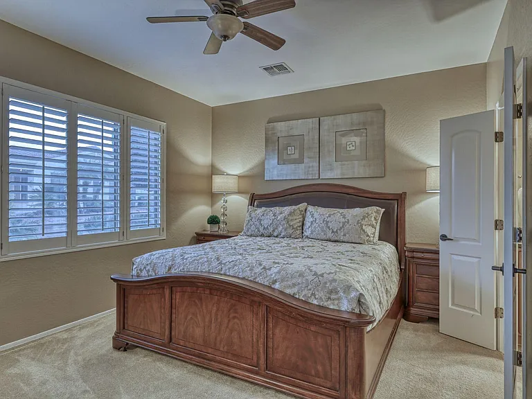 Master Bedroom w/King Bed