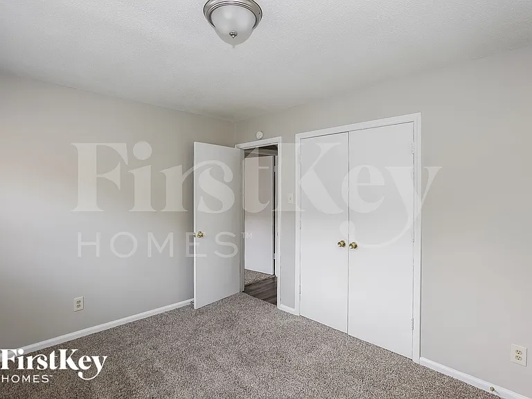 2330 Knight Dr — Photo 8
