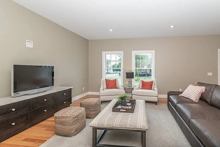 804 Henry St — Photo 10