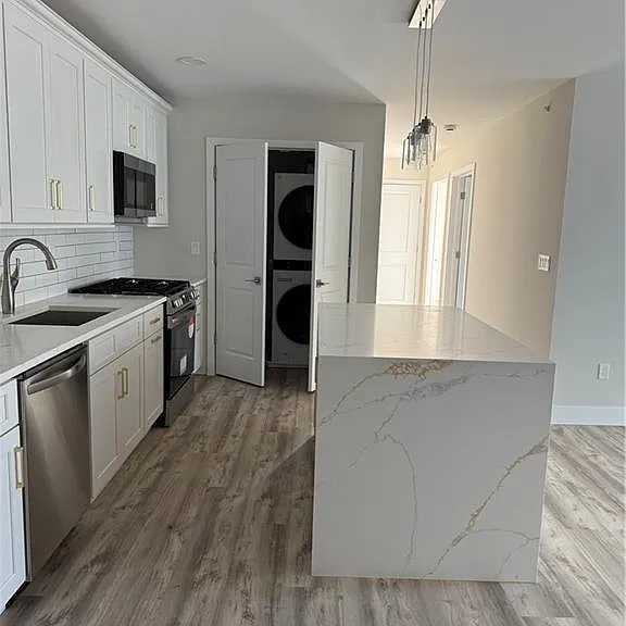 251 Livingston Ave #305 — Photo 3