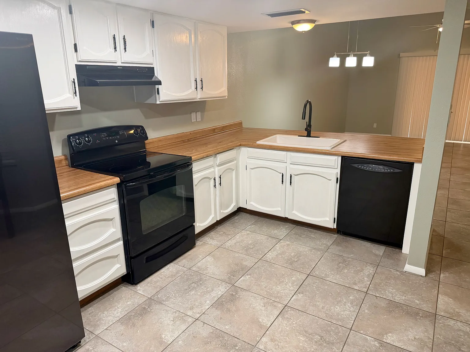 2 bed, 1087 sqft, $2,050 — Photo 3