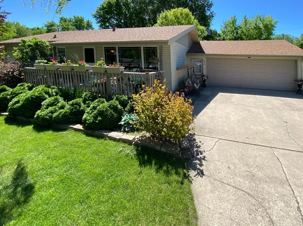 62 5th St SE, Badger, IA 50516