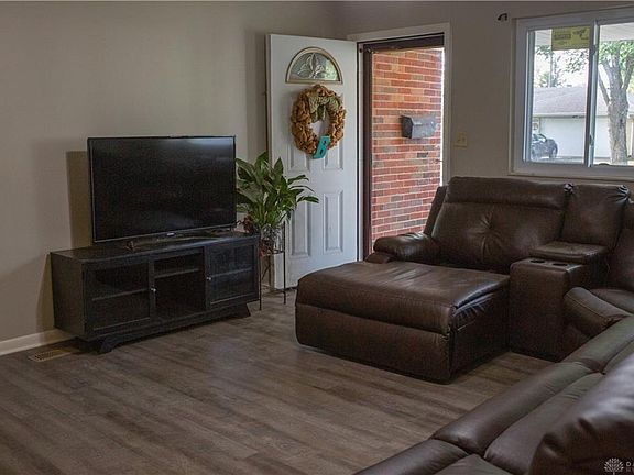 5th image of 7307 Carmelita Dr