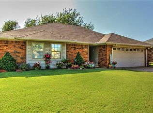 1217 Edinburg Dr, Yukon, OK 73099