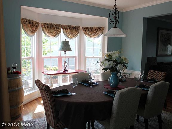 5th image of 608 Newington Pl NE