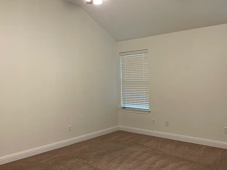660 Spencer Ln — Photo 14