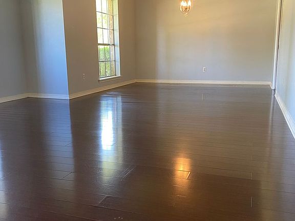 3rd image of 601 Rock Hollow Dr