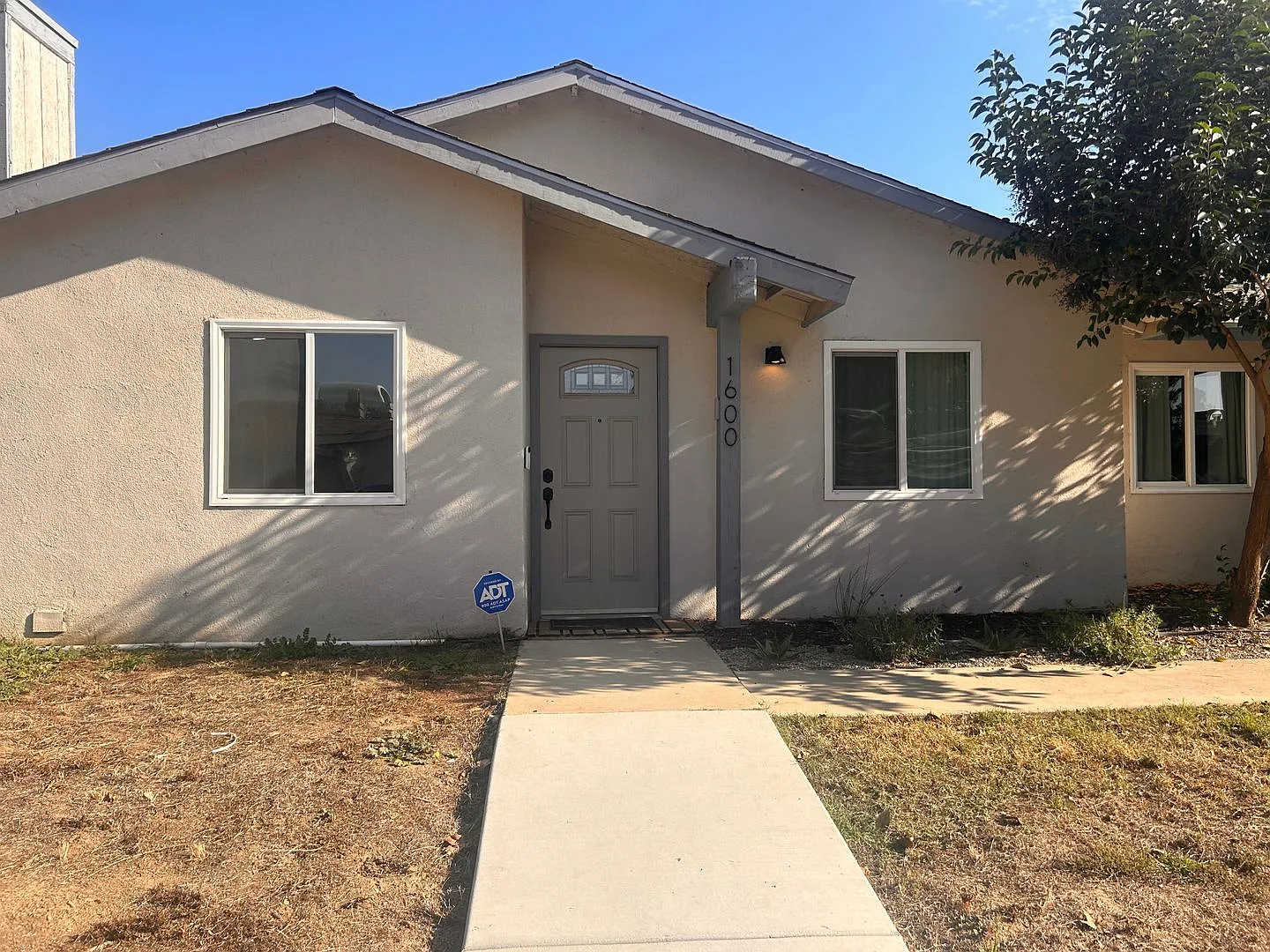 Cute updated condo for rent in Visalia! — Photo 1