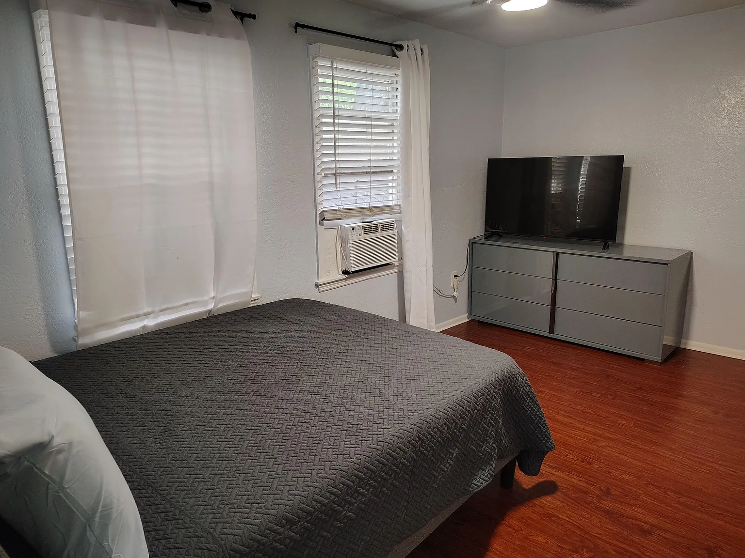 3 bed, 1.0 bath, 950 sqft, $996 — Photo 4