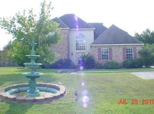 8930 Lake Hollow Dr, Baton Rouge, LA 70809