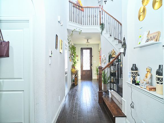 5th image of 2421 Twin Oaks Dr