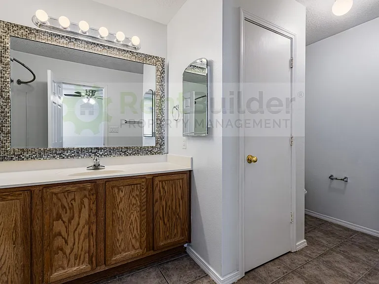 8309 Crimson Ave NE — Photo 15