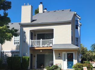 307 Hopkins Ct, Holland, PA