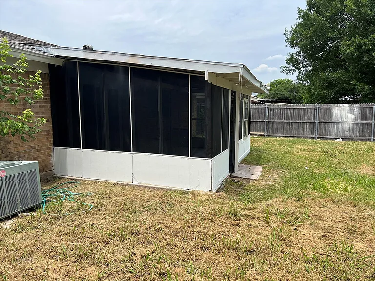 507 Hilltop Ln — Photo 17