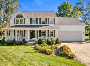 4571 E Fox Run Dr, Syracuse, IN 46567